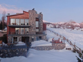 Casa Farellones Lower Apartment